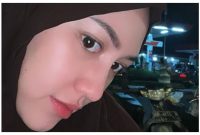 Happy Asmara mengunggah foto dirinya menggunakan jilbab di Akun Instagramnya pada Kamis 9 Februari 2023.