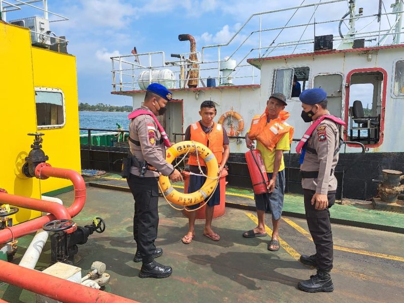 Sat Polairud Polres Bintan berikan himbauan kepada pengguna transportasi laut
