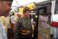 Gubernur Kepri Ansar Ahmad mengikuti festival Kopi Merdeka di Jln Merdeka Kota Tanjungpinang