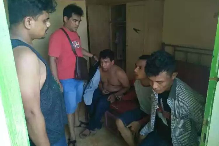 Oknum polisi Briptu F Tanjung dan rekannya saat ditangkap (foto.ist)