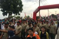 Anggota Makorem 033/WP dengan semangat mengikuti Gerak Jalan Santai yang diadakan Pemprov Kep4i. (Foto. Pen033)
