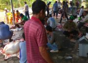 Hari Raya Idul Adha, Yayasan Ihya’ulumuddin dan Jamaah Rotibol Athos Sebar Daging Qurban ke Warga Kampung Bugis