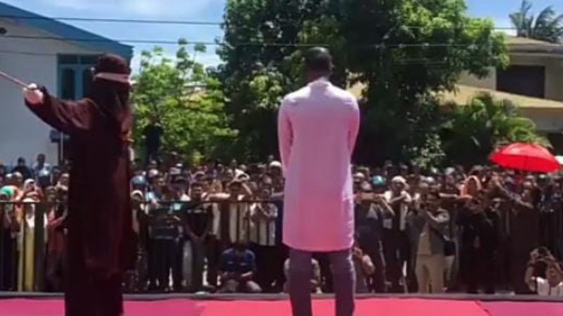Jepretan layar Hukuman cambuk di Aceh
