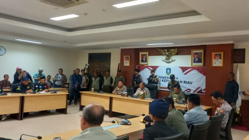 Pertemuan perwakilan Lembaga Adat Kesultanan Riau Lingga dengan Sekdaprov Kepri di Kantor Gubernur Kepri Dompak