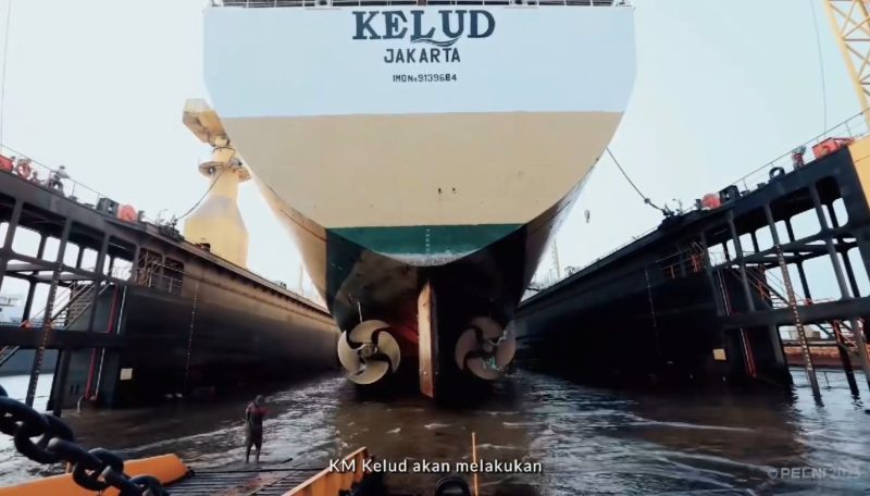 Proses Docking KM Kelud di Pelabuhan Tanjung Priok Jakarta