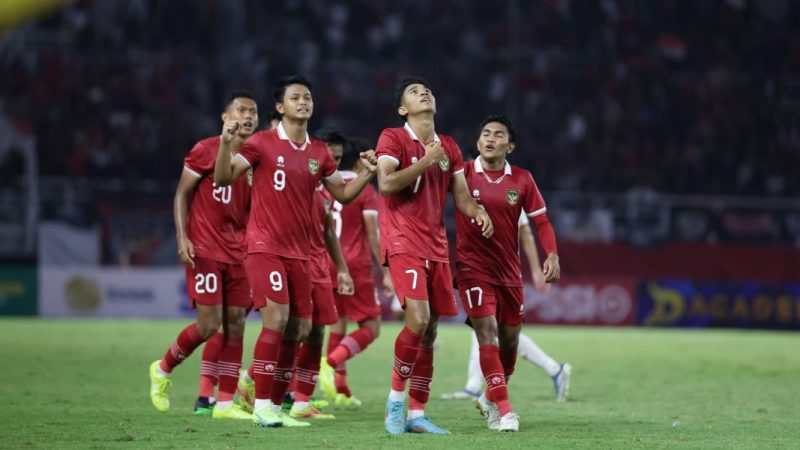 Pemain timnas Indonesia merayakan kemenangannya