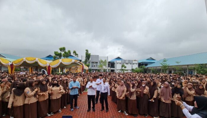 Gubernur Kepulauan Riau Kunjungi  SMAN 8 Bengkong Sadai, Resmikan Bangunan DAK 2 Lantai dengan 6 Ruang Kelas