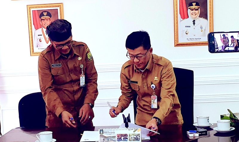 Teguh Susanto dengan Kadis Kominfo Kepri melakukan PKS SIMANJA