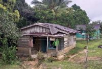 Kondisi satu unit rumah yang rusak akibat terjangan angin kencang