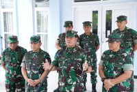 Panglima TNI Laksamana Yudo Margono saat konferensi pers di Lanud Yohanis Kapiyau Timika Papua