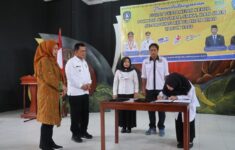 74ed4f894cac66d68f6f066c7e2493e4 1239959032