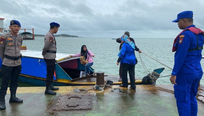 Sat Polairud Polresta Tanjungpinang Berikan Imbauan Penambang Boat Pancung Antisipasi Cuaca Buruk