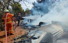 Akibat Konsleting Listrik Sebuah Warung Sembako Hangus Terbakar