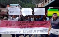Aksi Unjuk Rasa AMPD Minta Komisioner Bawaslu Anambas Mundur
