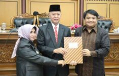 DPRD Tanjungpinang Gelar Paripurna Pandum Fraksi Terhadap 7 Ranperda Tahun 2019 serta Jawaban Walikota