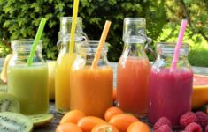Detoxs dengan Jus Buah 498044926