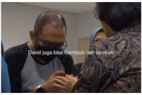 tangkapan layar video moment saat menteri keungan Sri Mulyani menjenguk David
