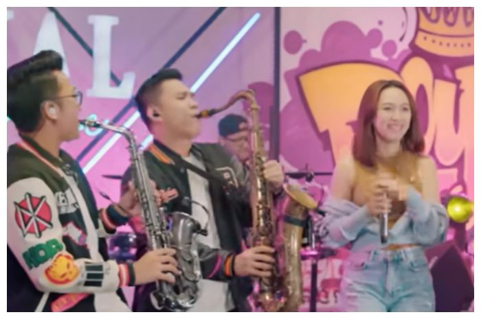 jepretan layar video cover lagu Rungkad oleh Happy Asmara