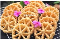 cemilan khas Betawi Kembang Goyang