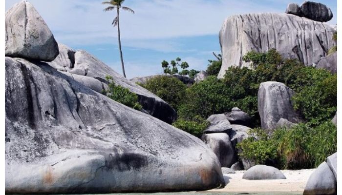 Objek Wisata Batu Lepe di Anambas Kepri Miliki Daya Tarik Sendiri bagi Wisatawan,Cek Info Lengkapnya