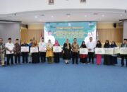 Gubernur Kepulauan Riau Ansar Ahmad Serahkan Bantuan Insentif Tahun Anggaran 2023 se Kabupaten Bintan