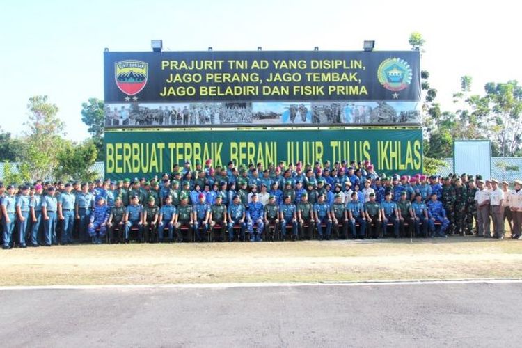 Foto bersama seusai apel gabungan bersama seluruh prajurit TNI se-Pulau Bintan (Foto : Dispenmar)