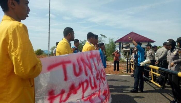 Barang Ilegal Marak di Kepri, Mahasiwa Demo Kantor Disperindag Kepri. ASAPRI : Copot Kadisperindag !!
