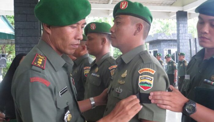 Dandim 0315 Bintan Pimpin Upacara Korps Raport Kenaikan Pangkat 15 Personil Kodim 0315 Bintan