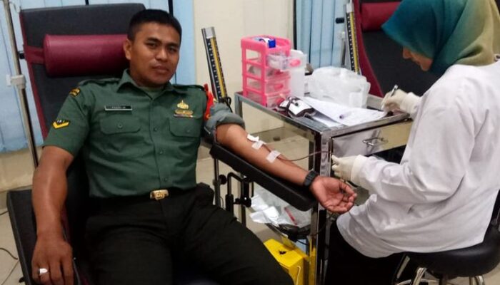Pasca Lakalantas di Jalan Nusantara, Korban Kritis Butuh Pasokan Darah. Babinsa Ramil 02/0315 Bintan Sigap Donorkan Darah