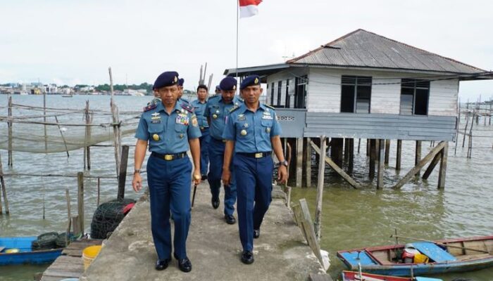 Kunjungi Posmat TNI AL di Senggarang, Danlantamal IV : Maksimalkan Pos Kamlaan dan Potensi Maritim