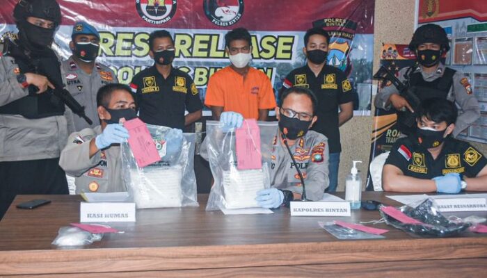 Bawa 2 Kg Sabu dan 49 Butir Ekstasi, Seorang Pria Asal Lombok Ditangkap Polres Bintan