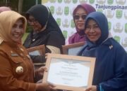 Rahma Beri Penghargaan Ke Purnabakti PNS Kota Tanjungpinang