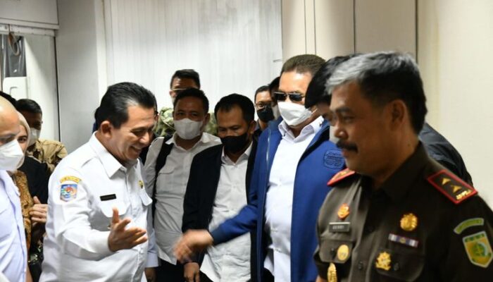 Gubernur Ansar Sambut Kedatangan Jaksa Agung RI di Bandara Hang Nadim Batam 