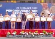 Ketua PWI Terima Medali Penghargaan dari Kapolda Riau