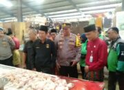 Polsek Tanjungpinang Timur Blusukan ke Pasar Bincen Serta Bercerita dengan Pedagang