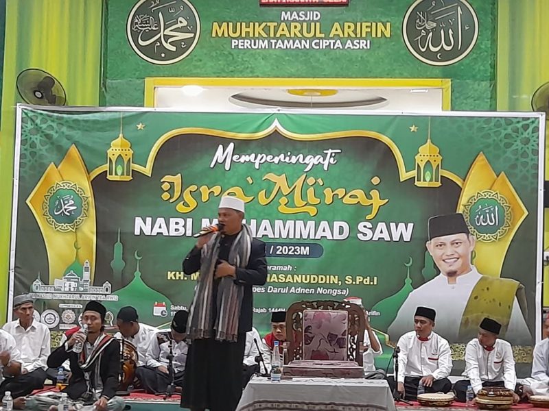 KH Muhammad Hasanudin saat memberikan tausiyah dalam Peringatan Isra Miraj