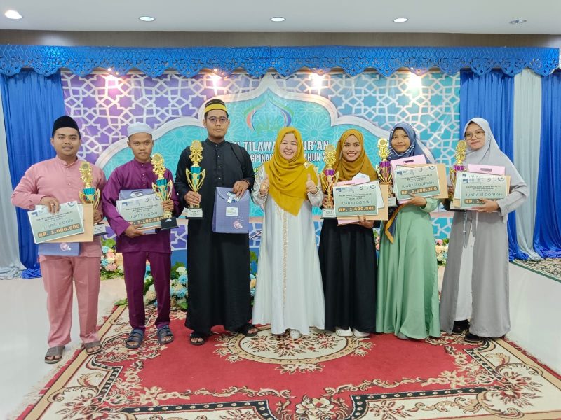Para pemenang lomba Pekan Tilawatil Quran oleh LPP RRI Tanjungpinang