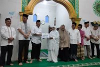 Penyerahan bantuan Masjid Al Hidayah Kampung Bangun Sari oleh Walikota Tanjungpinang dalam agenda Safari Subuh