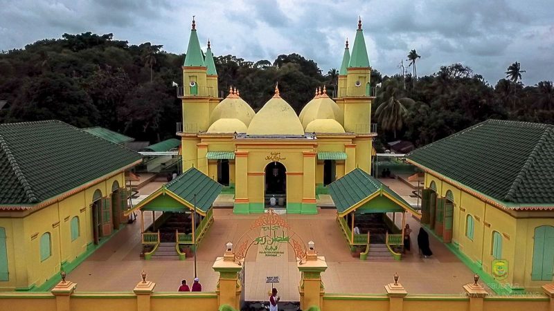 Masjid Raya Sultan Riau Penyengat tampak melalui udara