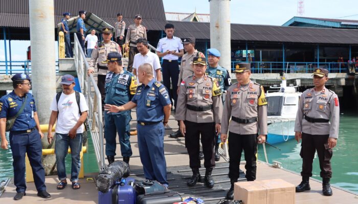 Kapolres Bintan AKBP Riky Iswoyo Tinjau Langsung Arus Balik Mudik Idulfitri di Pelabuhan ASDP dan Spedboat