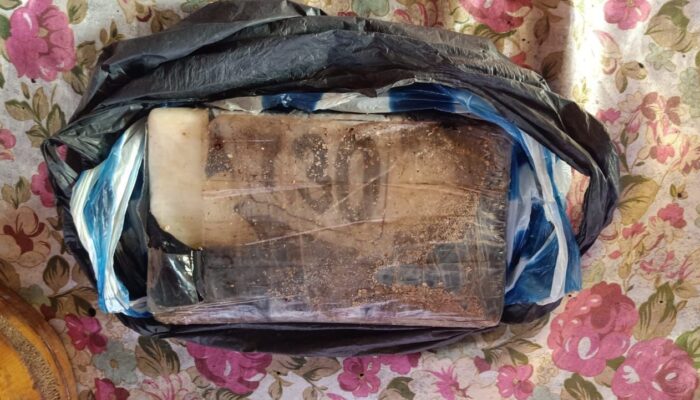 Satu Paket Ukuran 1 Kg Diduga Kokain Ditemukan Warga Desa Kuala Maras di Pesisir Pantai
