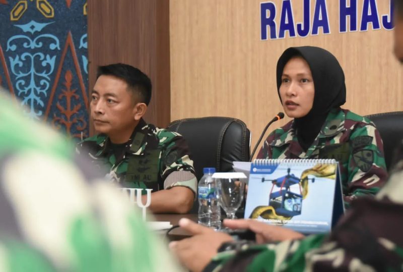 Kadislog Lanud RHF Tanjungpinang ketika membacakan sambutan Danlanud RHF Tanjungpinang