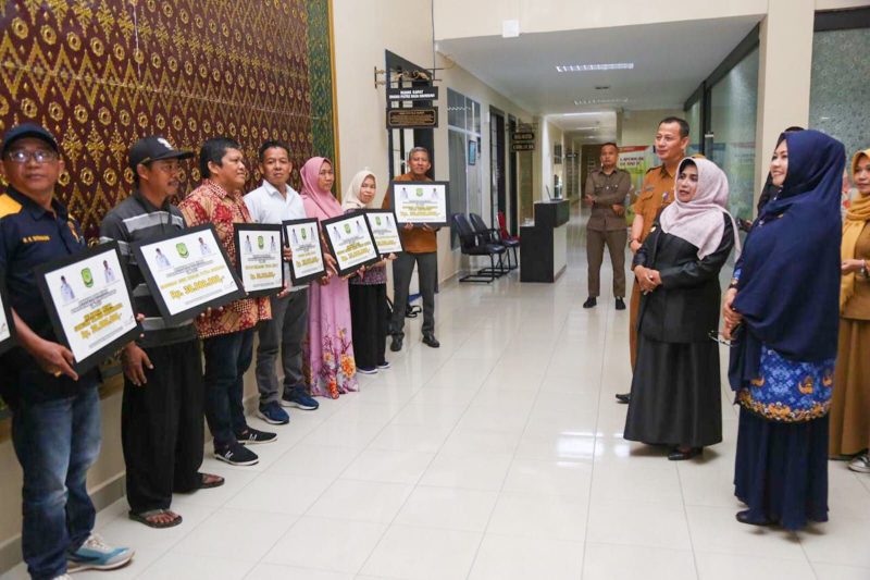 Walikota Tanjungpinang Hj Rahma usai menyerahkan bantuan dana hibah kepada sanggar seni