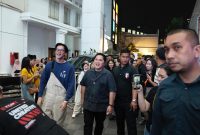 Menteri BUMN Erick Thohir bersama keluarga hadir langsung dalam Fandom Super Land di Braga City Walk