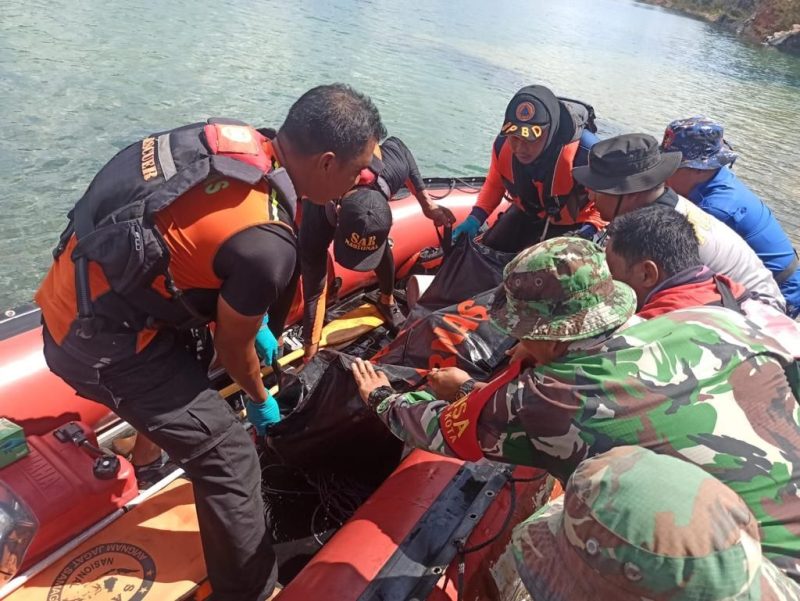 Tim SAR Gabungan berhasil menemukan korban tenggelam di waduk bukit Panglong Kijang Kabupaten Bintan