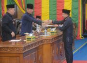 DPRD Kabupaten Lingga Beri Tanggapan Penyampaian Nota Keuangan RAPBDP Tahun 2023 Oleh Bupati Lingga
