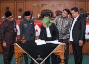 Pj Walikota Tanjungpinang Bersama DPRD Tetapkan KUA PPAS 2024 Sebesar Rp986 Milyar