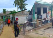 Rumah Warga Dihantam Puting Beliung,  BPBD Serta Satpol PP Tanjungpinang Bantu Pasangkan Atap Terpal