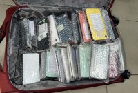 Sejumlah unit Hp Apple Iphone yang berhasil di amankan Bea Cukai Batam, Rabu (27/12/2023)