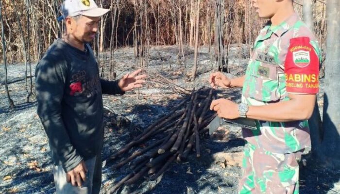 Babinsa Ramil 03/0315 Bintan Berikan Teguran dan Pemahaman Bahaya Kebakaran Hutan kepada Warga Tembeling Tanjung